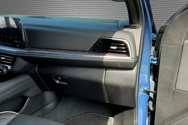 Used 2025 Blue Chevrolet Premier image 26