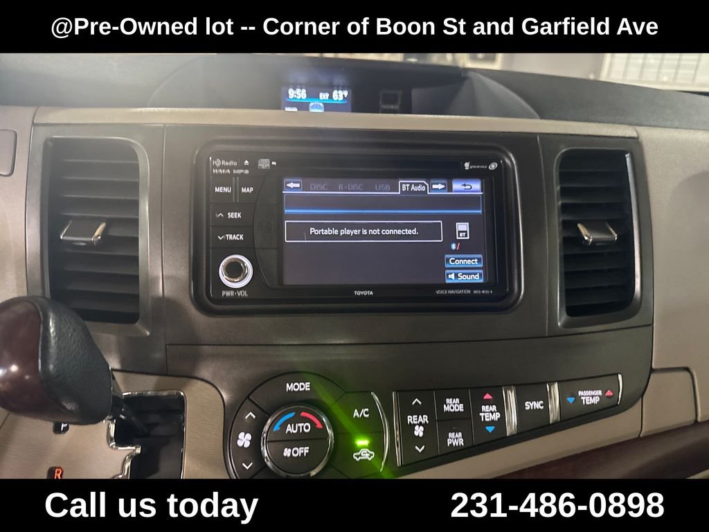 Used 2013 Green Toyota XLE image 23