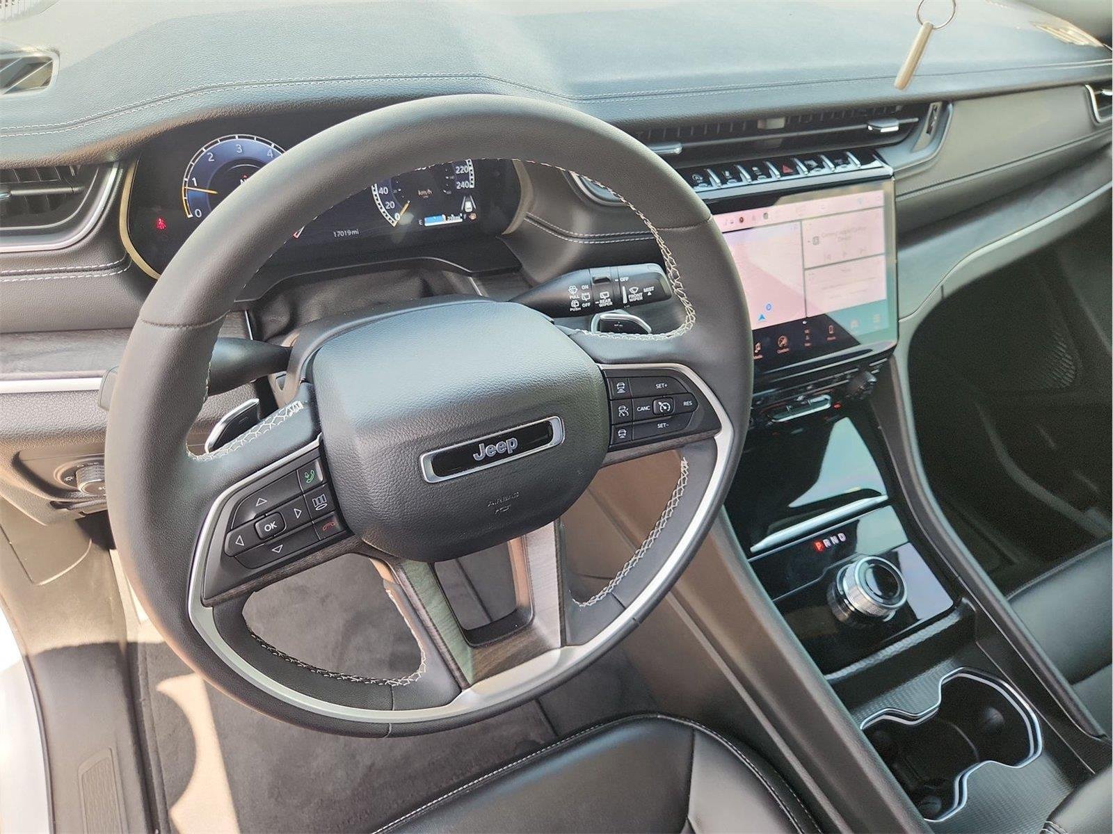 2025 Jeep Grand Cherokee L photo 10 of 34