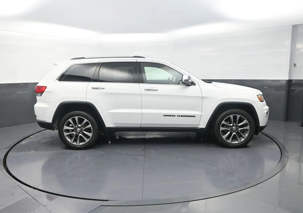 Used 2018 White Jeep Limited image 37