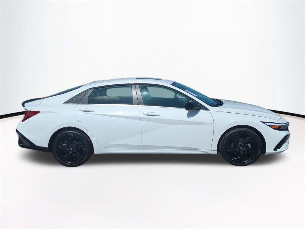 New 2026 White Hyundai SEL Sport Premium image 4