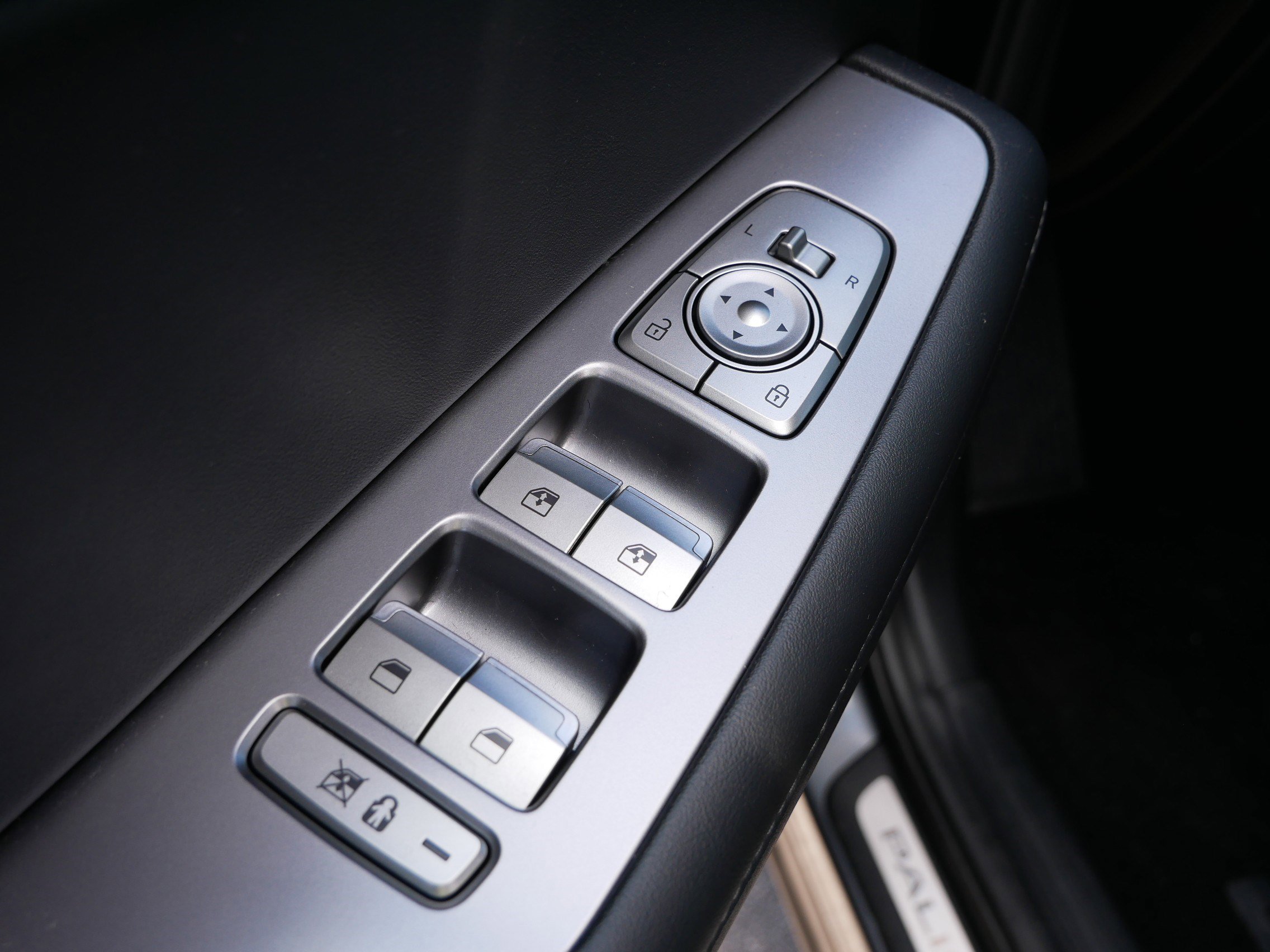 Certified Used 2023 Steel Graphite Hyundai Limited image 18