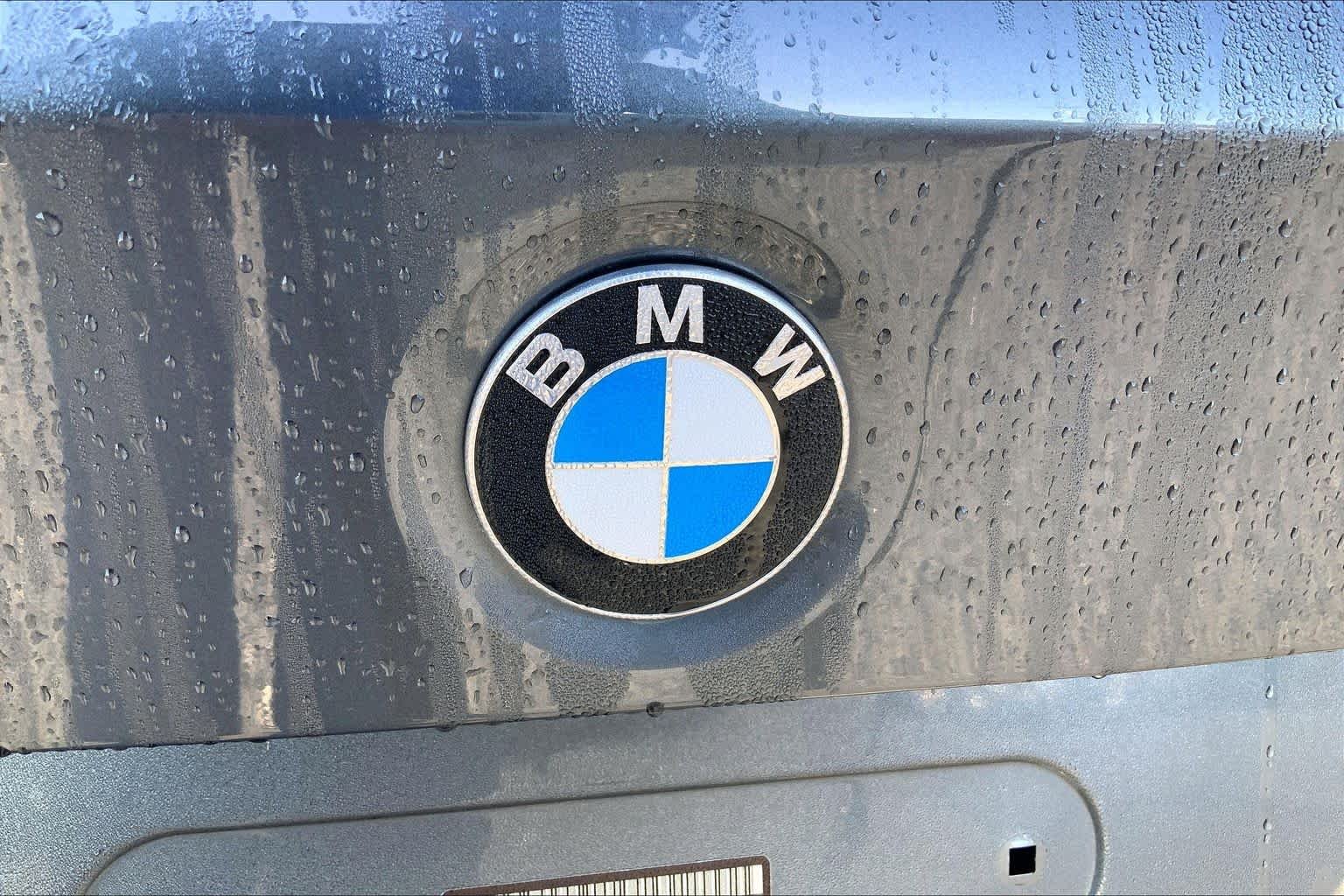 Used 2015 Black Sapphire Metallic BMW 320i image 30