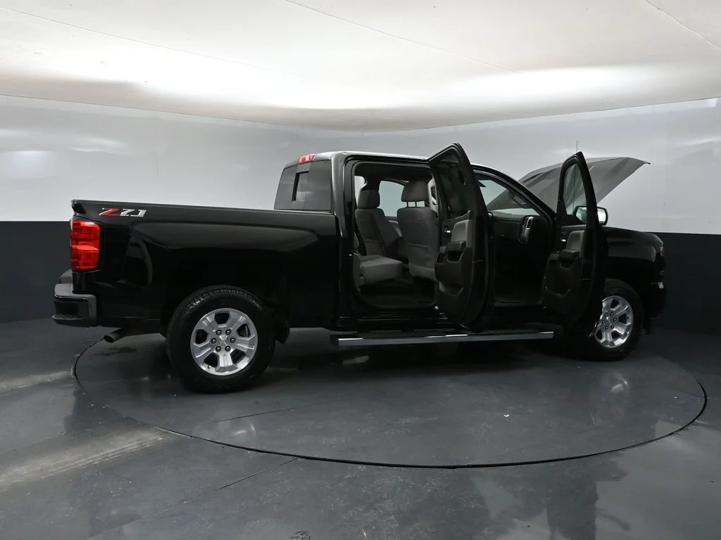 Used 2018 Black Chevrolet LT image 39