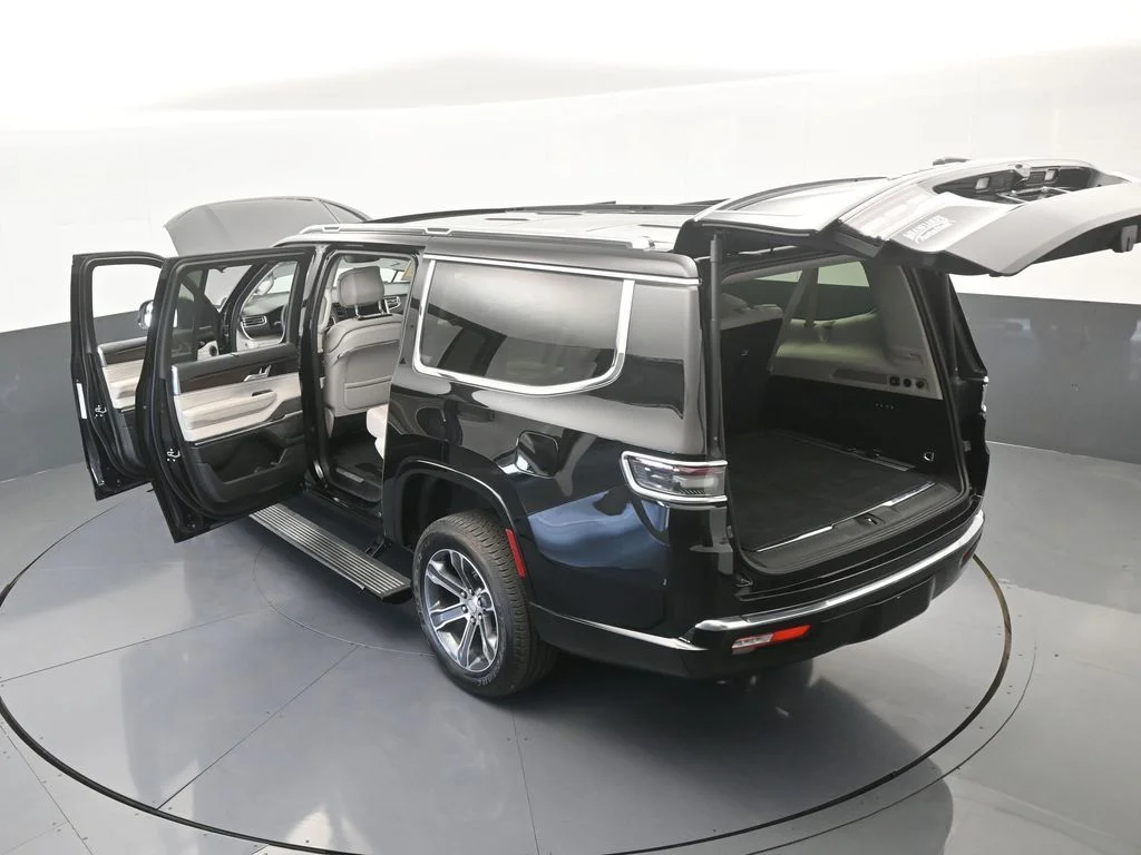 Used 2024 Diamond Black Crystal Pearlcoat Jeep Base image 80