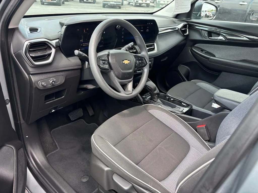 Used 2025 Gray Chevrolet LS image 7