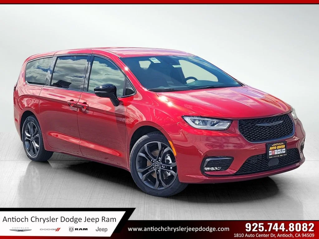2026 Chrysler Pacifica Select's photo