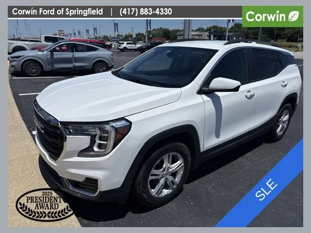 Used 2022 White GMC SLE image 1