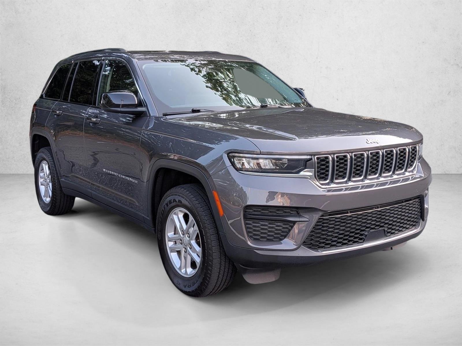 Used 2023 Baltic Gray Metallic Clearcoat Jeep Laredo image 3