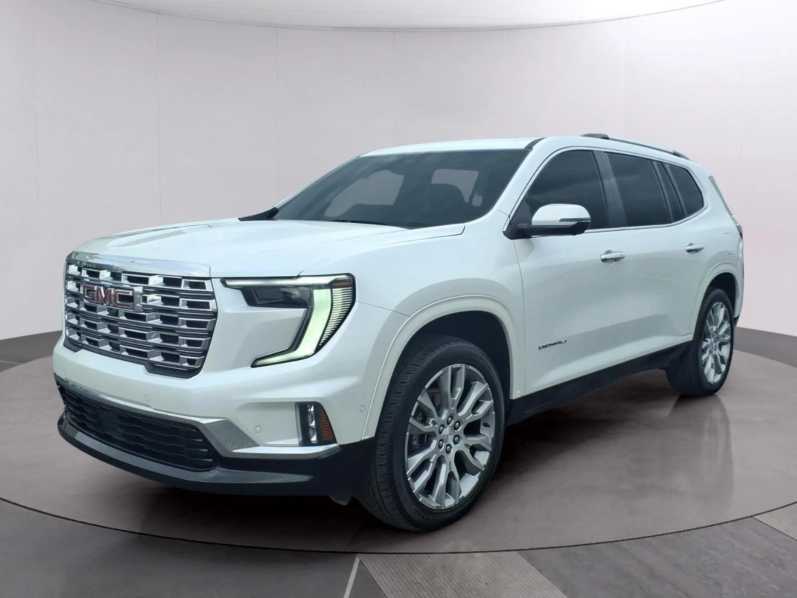 Used 2025 White Frost Tricoat GMC Denali image 1