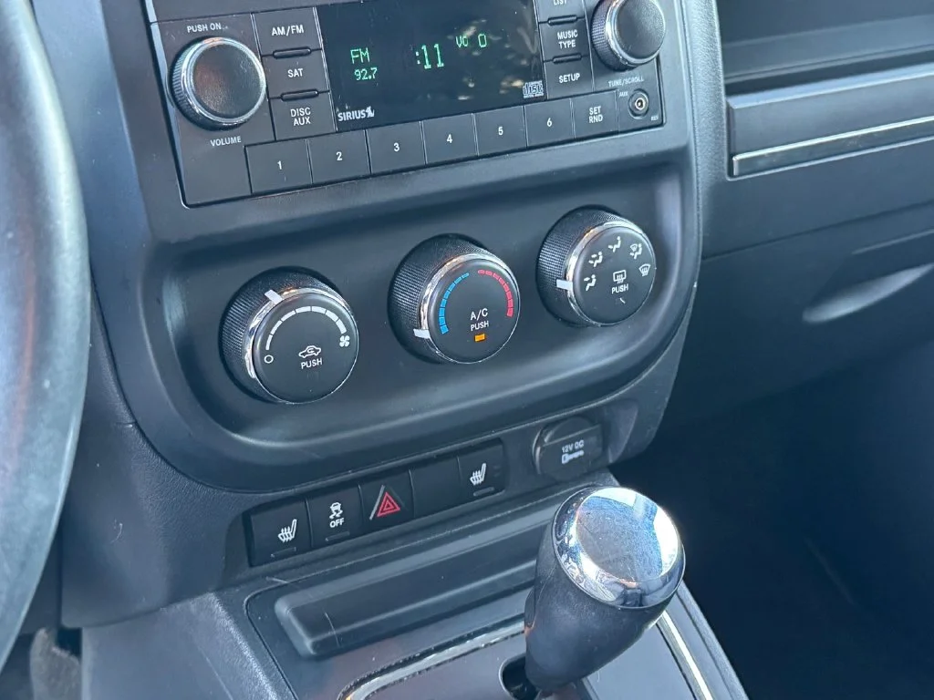 Used 2016 Gray Jeep Latitude image 23