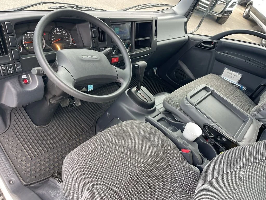 Used 2024 Arc White Chevrolet 1WT image 10