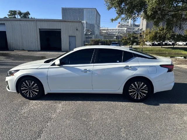 Used 2023 White Nissan 2.5 SV image 8