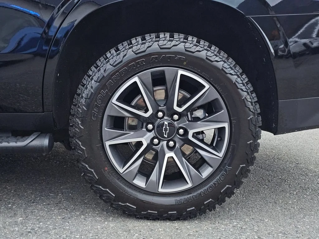 Used 2023 Black Chevrolet Z71 image 9