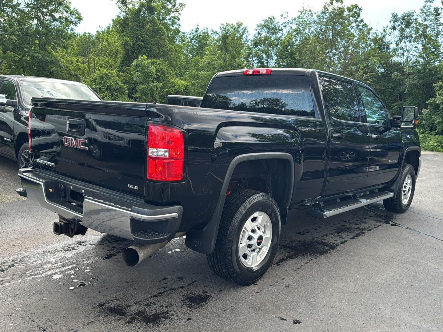 Used 2019 Onyx Black GMC SLE image 6
