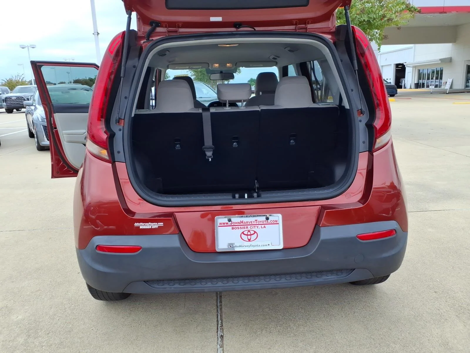 Used 2022 Mars Orange Kia LX image 16