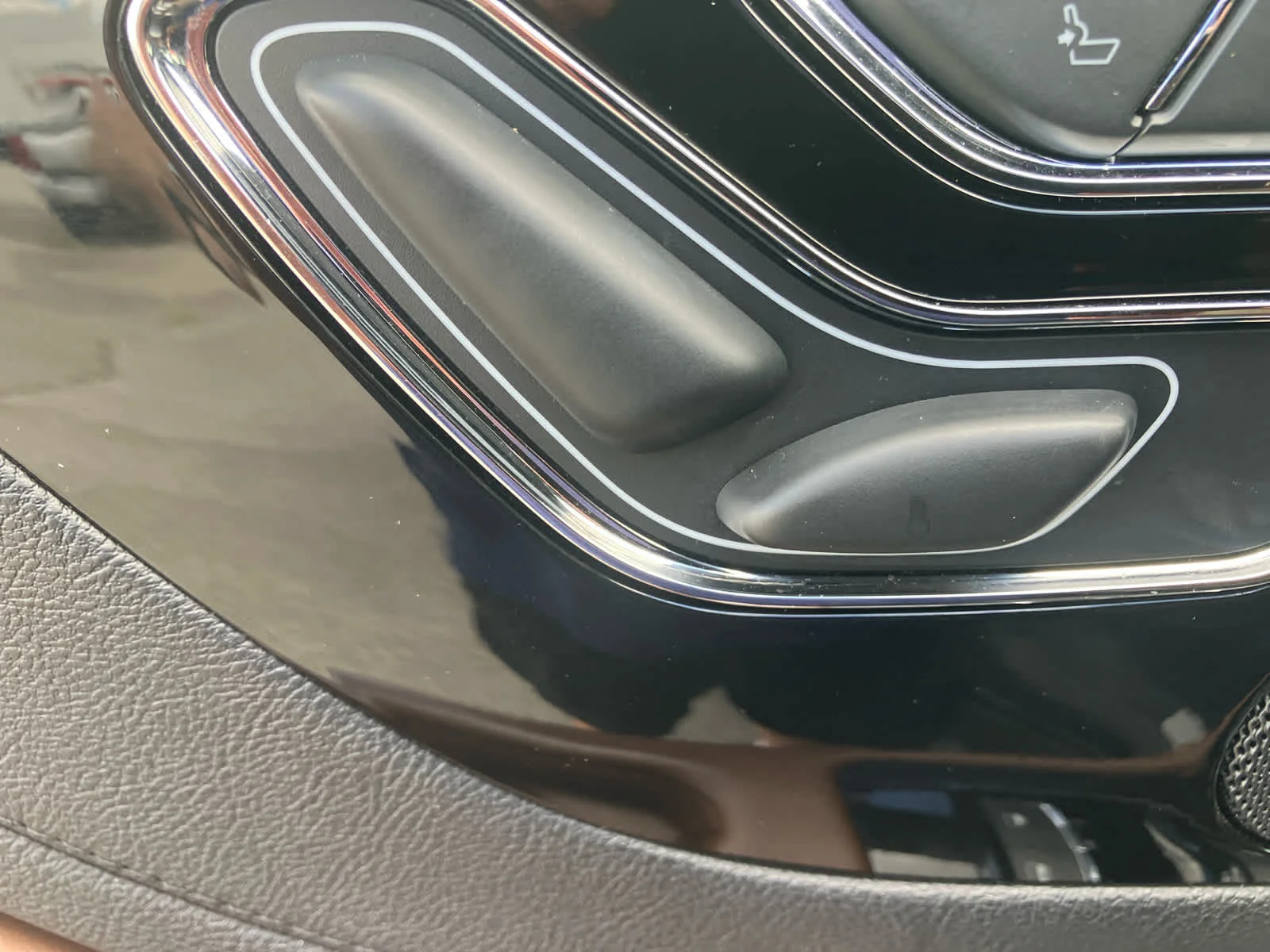 Used 2020 Infinite Black Metallic Lincoln Reserve image 12