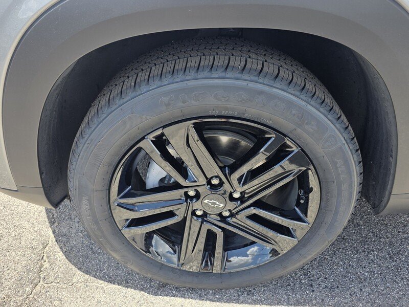 Used 2025 Sterling Gray Metallic CHEVROLET FWD 4DR ACTIV image 9