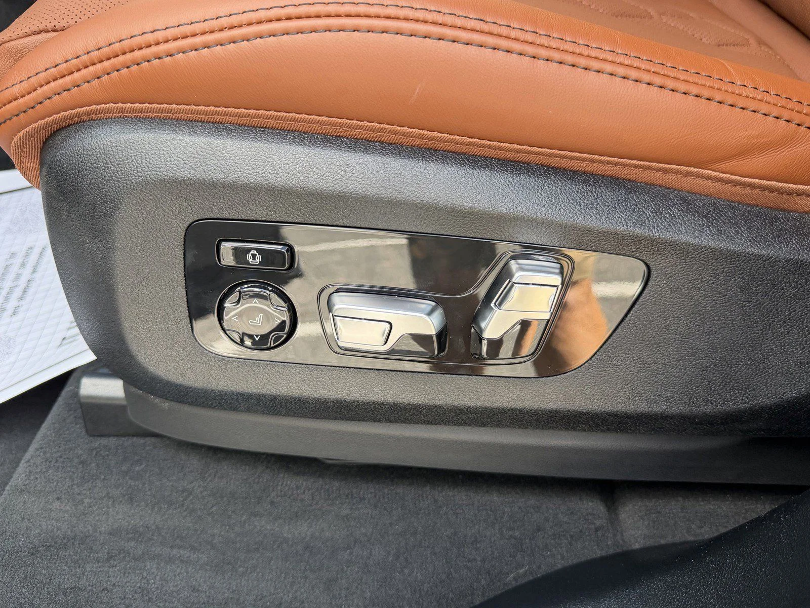 New 2026 Carbon Black Metallic BMW xDrive40i image 24