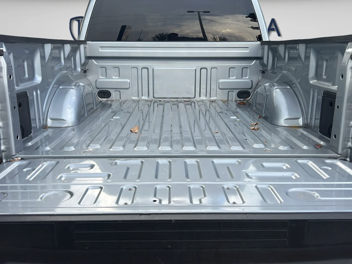 Used 2025 Silver Metallic Ford XLT image 12