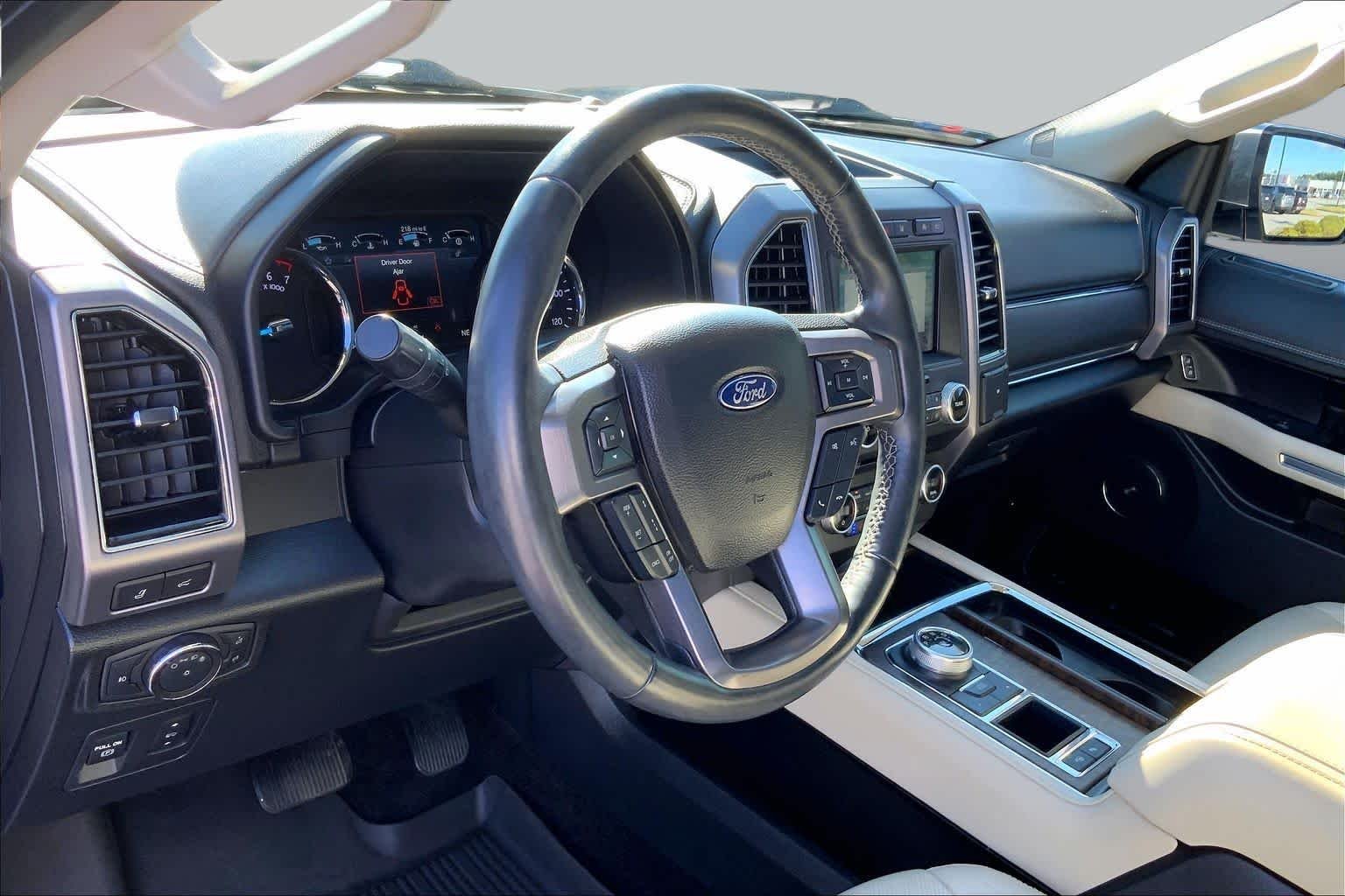 Used 2018 White Platinum Metallic Tri-Coat Ford Platinum image 15
