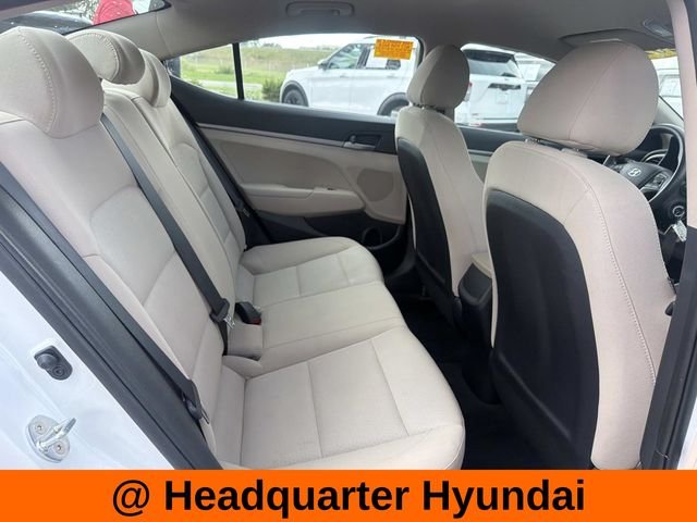Used 2018 White Hyundai SE image 17