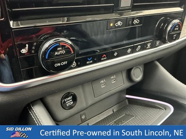 Used 2025 Champagne Silver Metallic Nissan Platinum image 12
