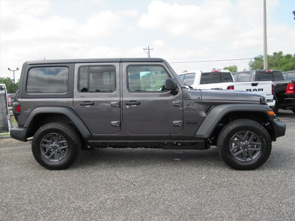 New 2026 Granite Crystal Metallic Clearcoat Jeep Sport S image 2