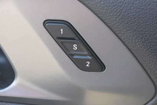 Used 2025 Black Chrysler Select image 10