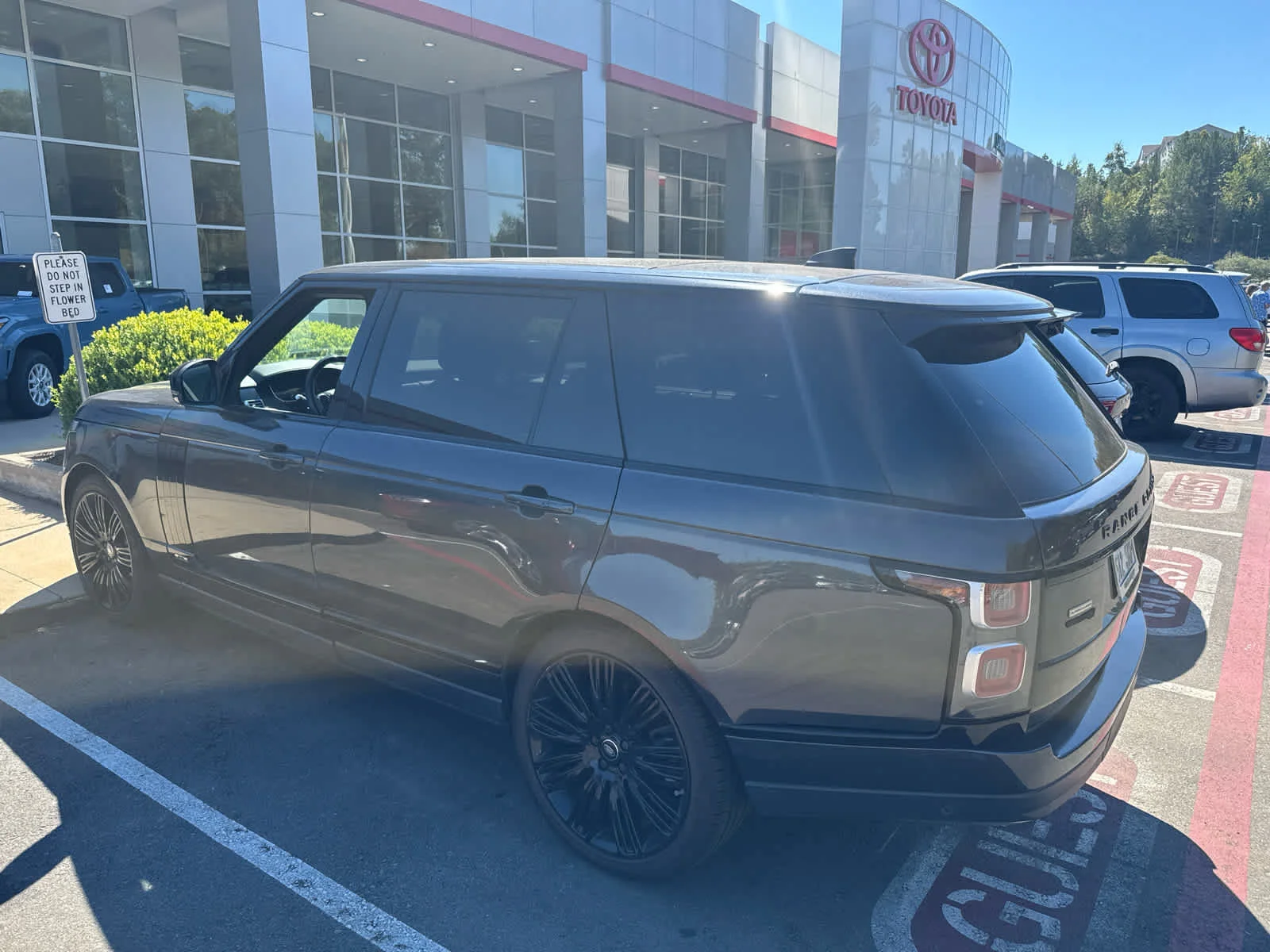 Used 2019 Flux Grey Ultra Metallic Satin Land Rover  image 3