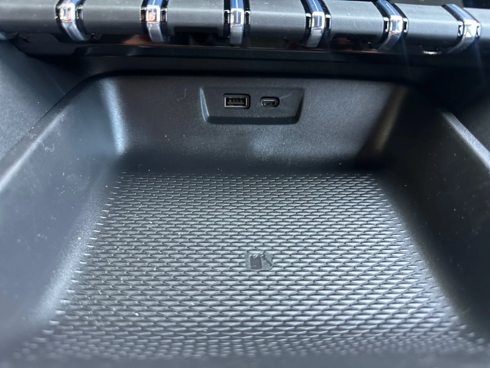 New 2026 Summit White GMC FWD Elevation image 21