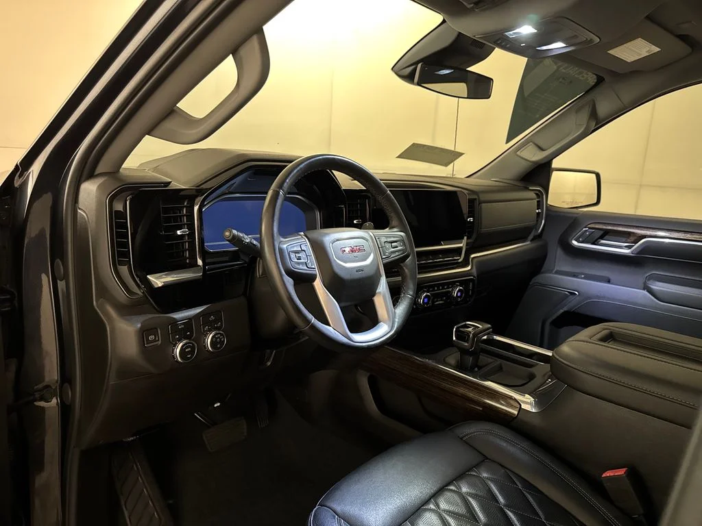 Used 2022  GMC Elevation image 6