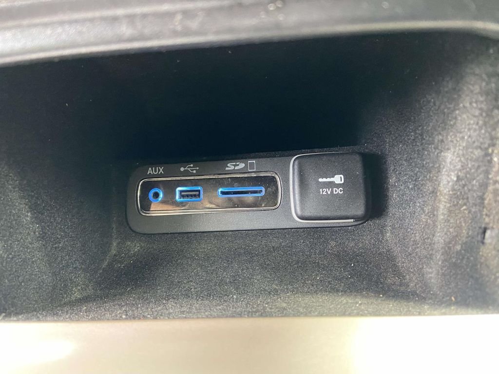 Used 2017 Black Jeep Laredo image 21