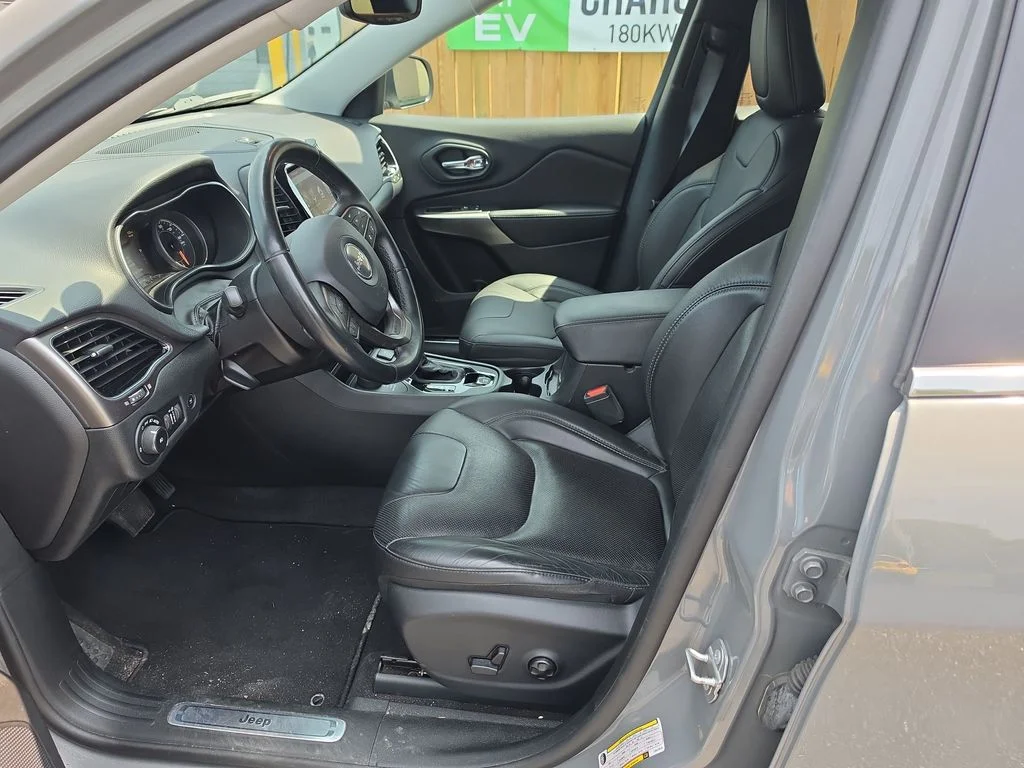 Used 2020 Gray Jeep Limited image 11