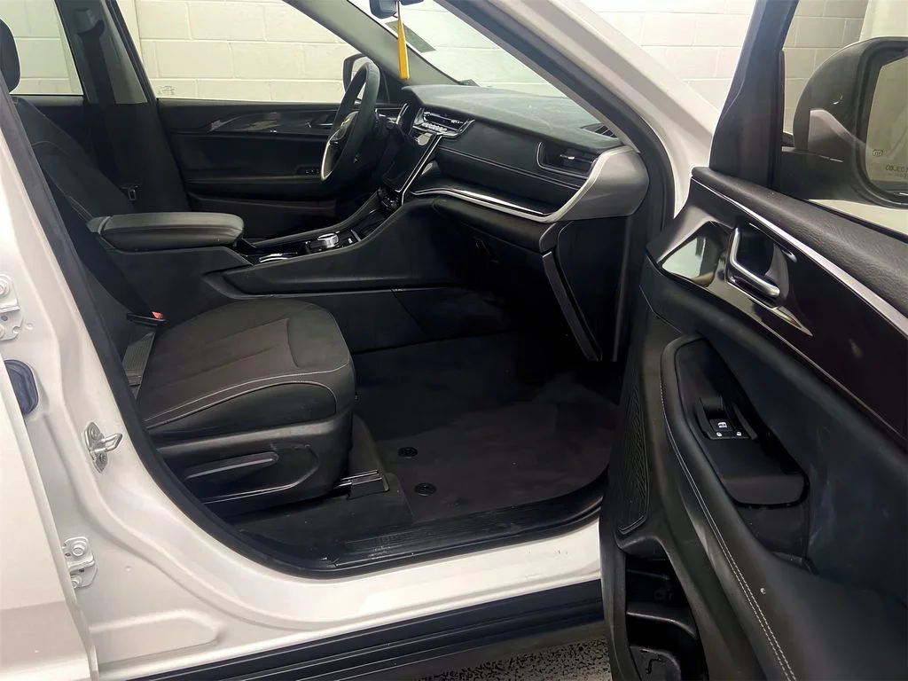 Used 2023 Bright White Clearcoat Jeep Laredo image 7