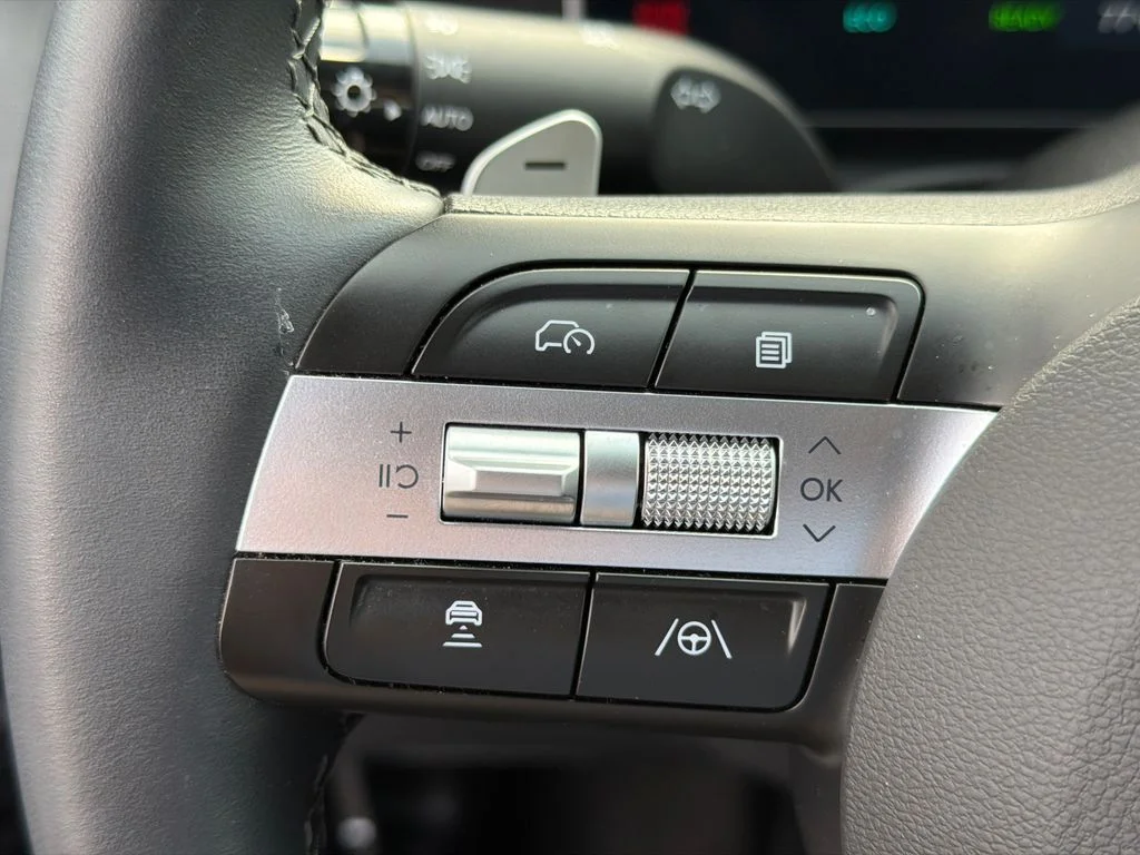 Used 2025 Gray Hyundai SEL Convenience image 25