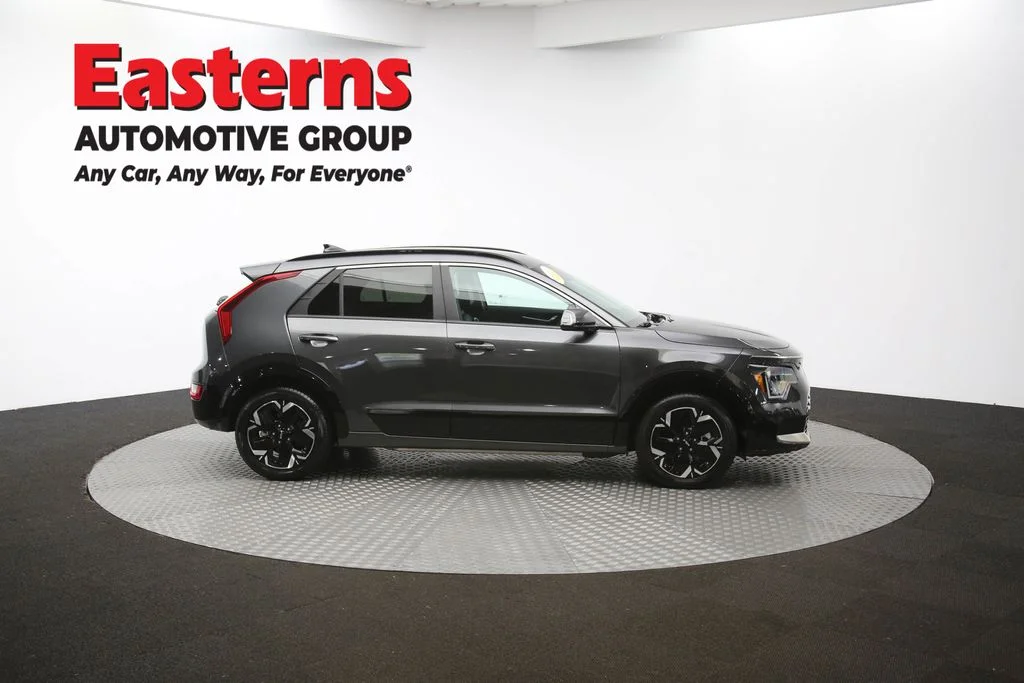 Used 2024 Gray Kia Wind image 43
