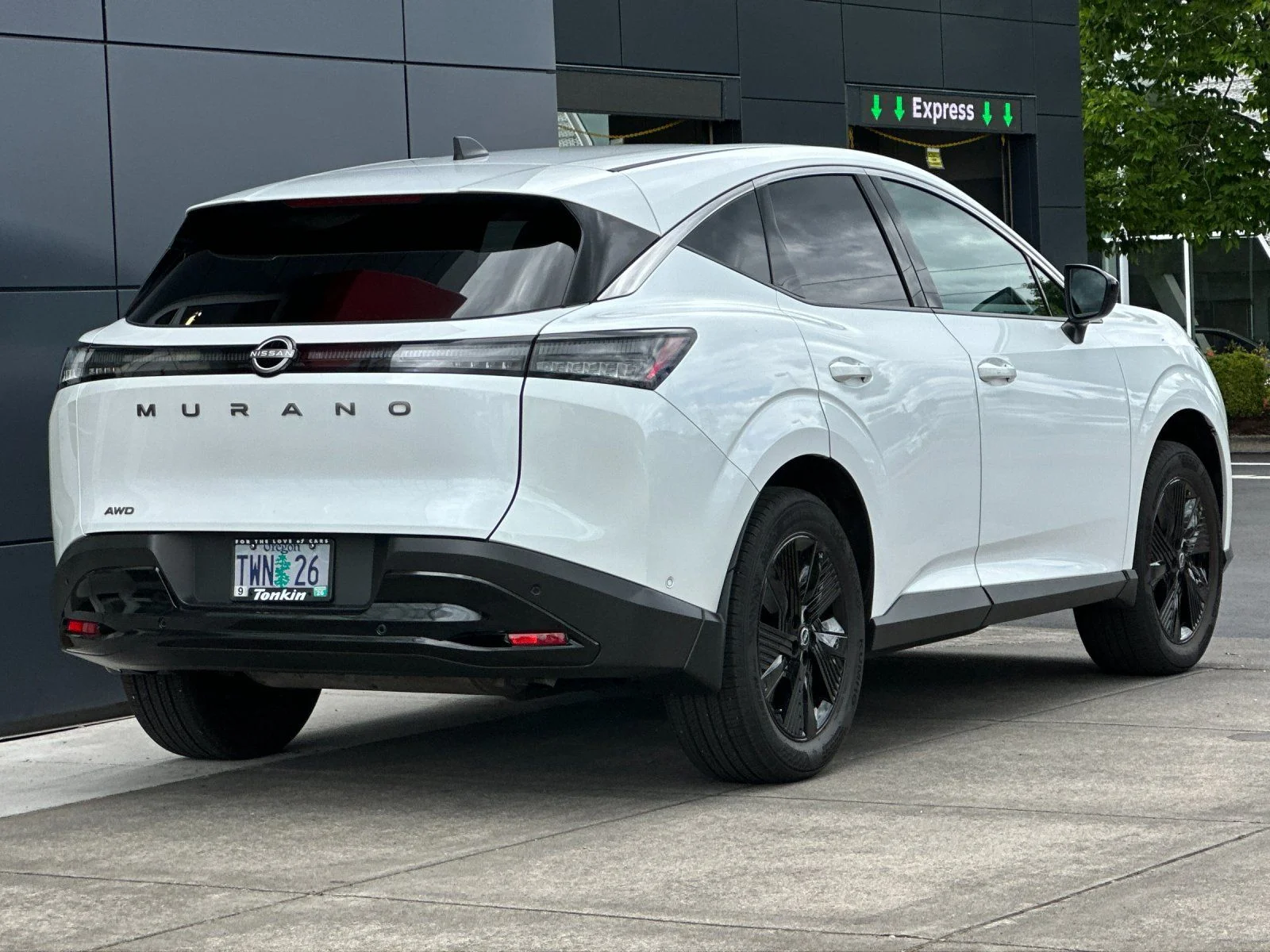 Used 2025 Everest White Pearl Tricoat Nissan SV image 3