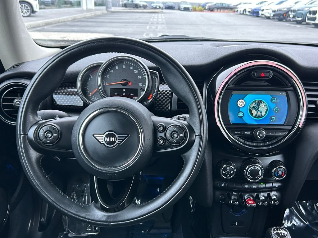 Used 2019 Pepper White MINI Classic image 16