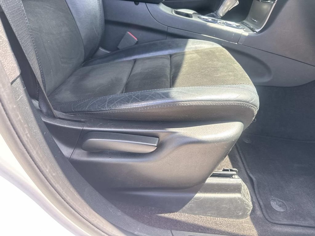 Used 2019 White Jeep Altitude image 11