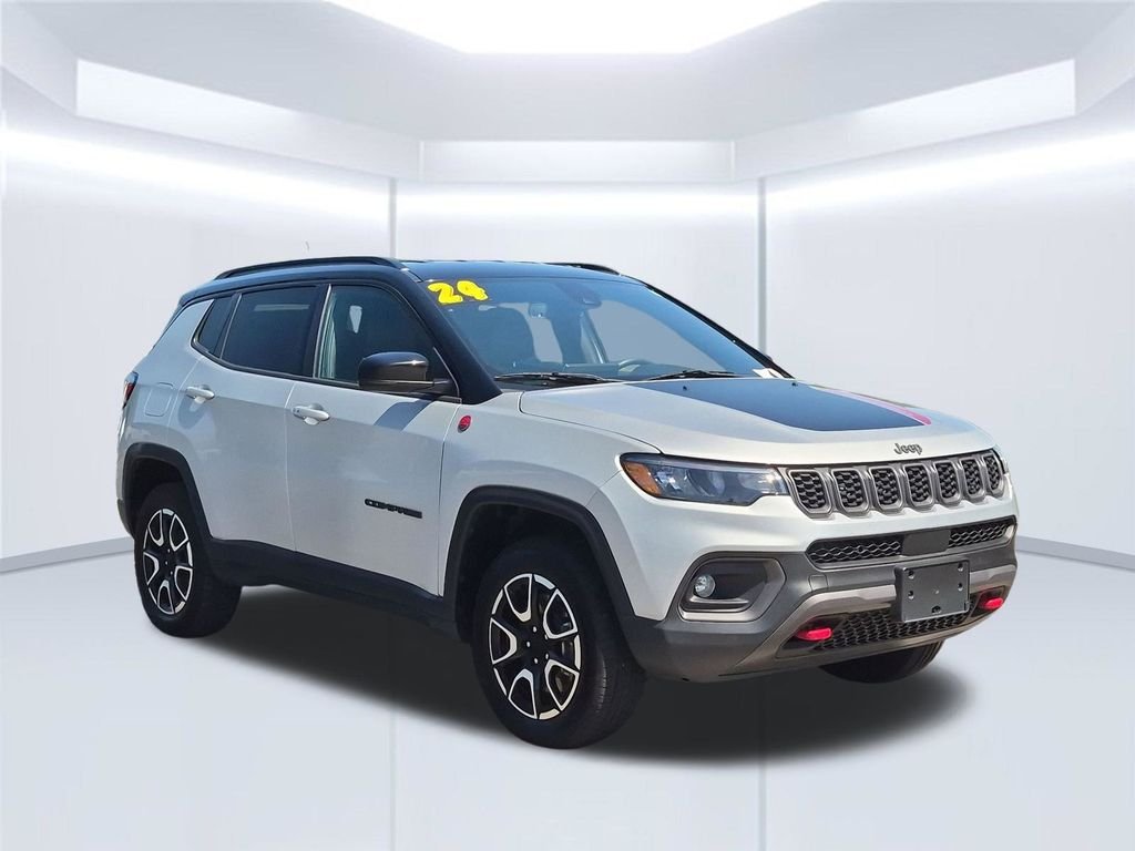 Used 2024 Silver Jeep Trailhawk image 9
