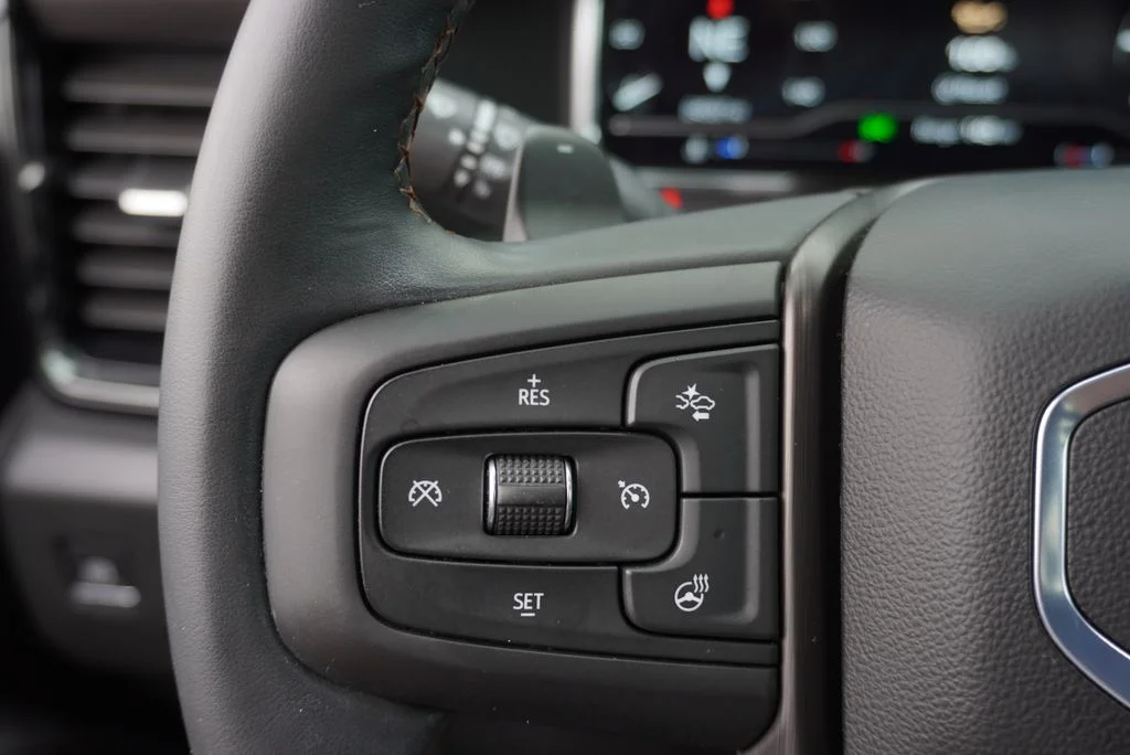 Used 2025 White GMC AT4 image 25