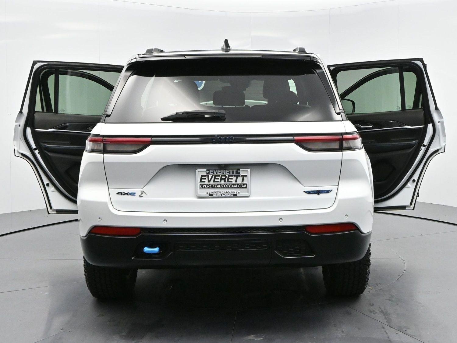 Used 2022 Bright White Clearcoat Jeep Trailhawk image 44