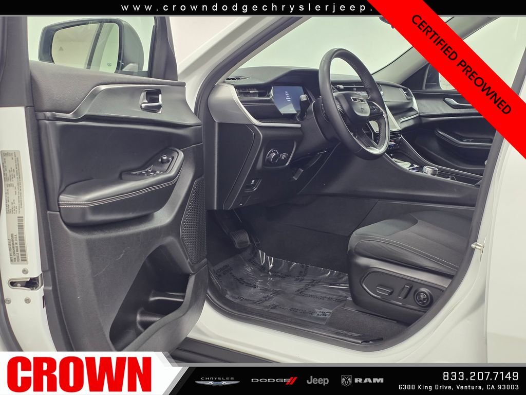 Used 2024 White Jeep Laredo image 24