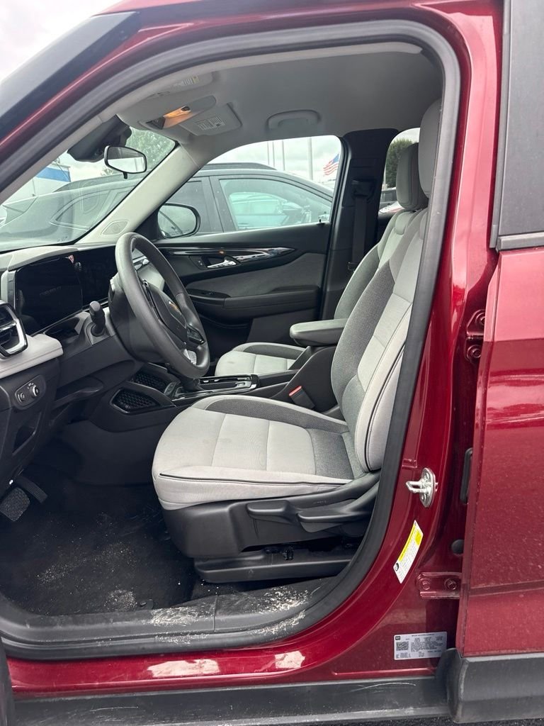 Used 2025 Red Chevrolet LT image 4