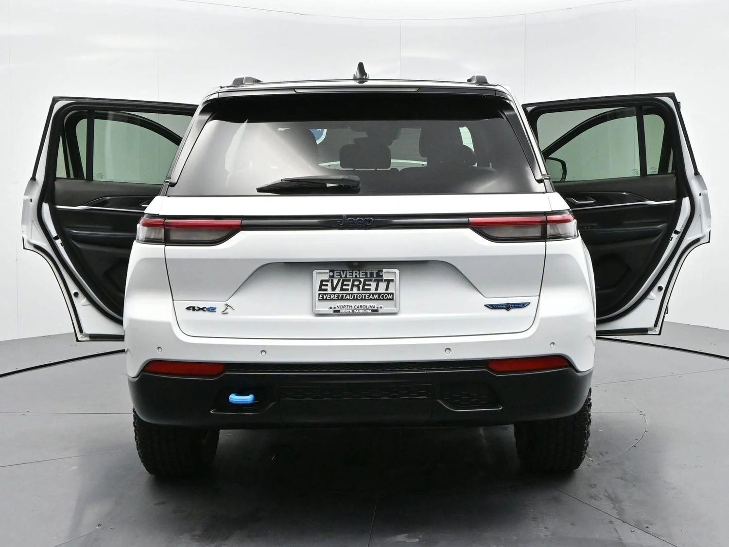 Used 2022 Bright White Clearcoat Jeep Trailhawk image 44