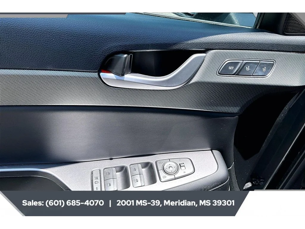 Used 2025 Steel Graphite Hyundai SEL Premium 7P image 17