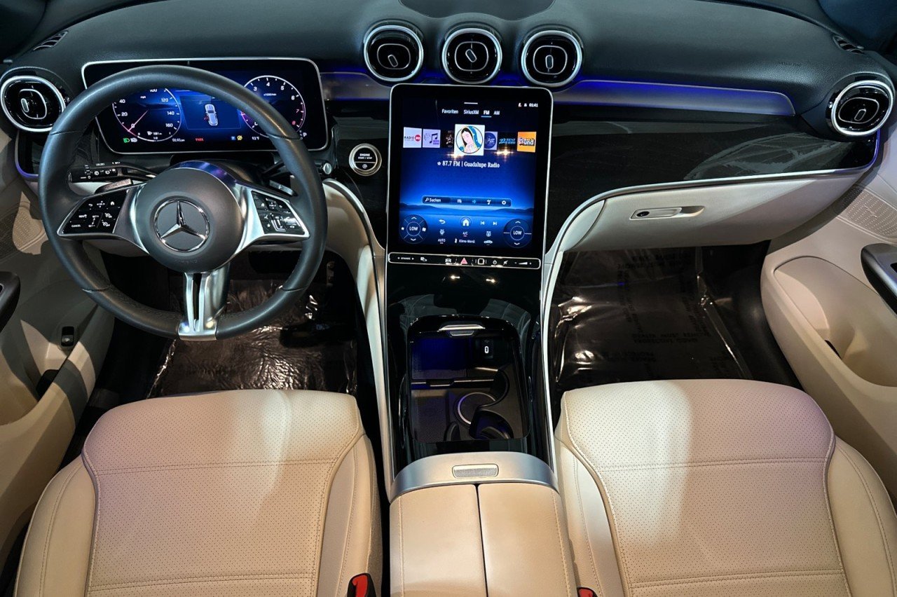 Certified Used 2025 Polar White Mercedes-Benz GLC 300 image 12
