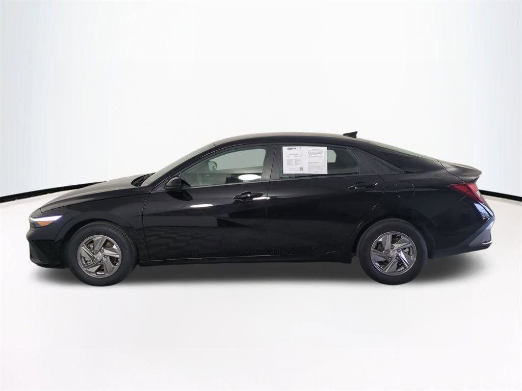 2025 Hyundai Elantra SE - Photo 8