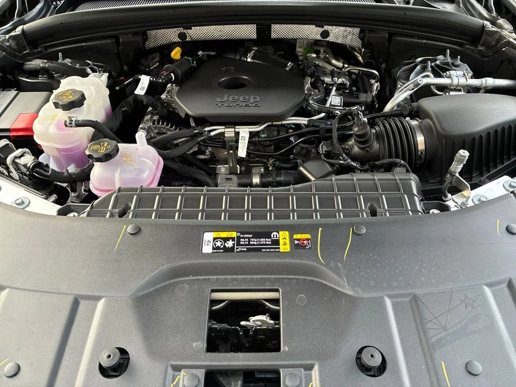 New 2026 Silver Zynith Exterior Paint Jeep Altitude image 22